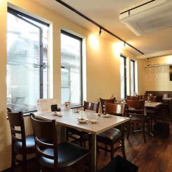 【テーブル席：～4名様×3卓】