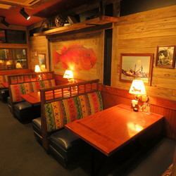 Box seat for couples.You can enjoy your meal in a calm atmosphere.