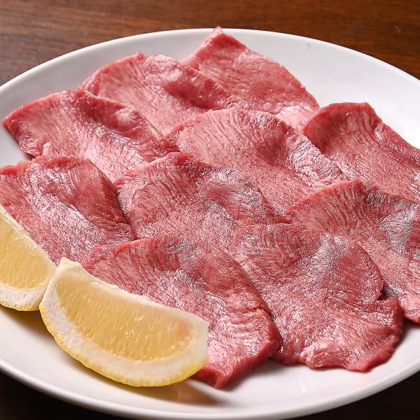 ≪噛むほどに溢れる旨味か堪らない！≫希少なタン元を使用した究極の焼肉体験を。だるま自慢の”特上タン”