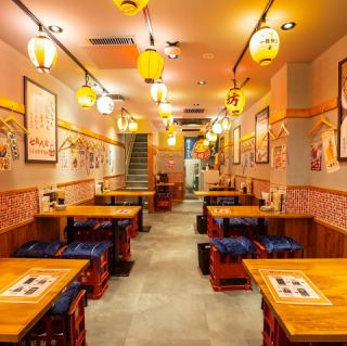 友人や家族でのお集まり時、まったりと出来る空間となっております！美味しい焼き鳥や鳥　刺身をお楽しみください！