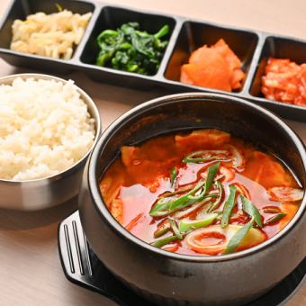 豚肉 スンドゥブチゲ 定食［ライス ＋ 単品 ＋ おかず4種］