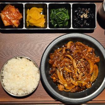 ジェユクポックム（豚肉甘辛炒め） 定食[ライス ＋ 単品 ＋ おかず4種］