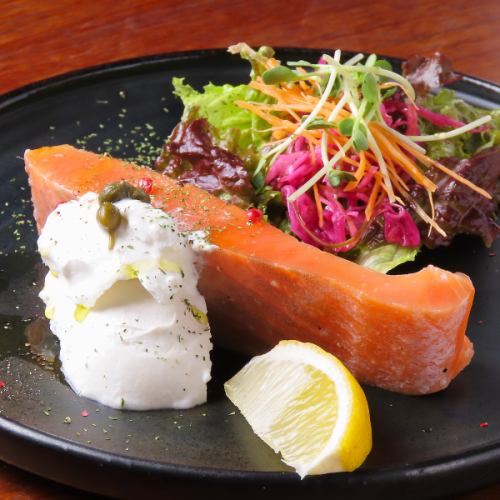 ごちそうサーモンのマリネ チーズクリームで