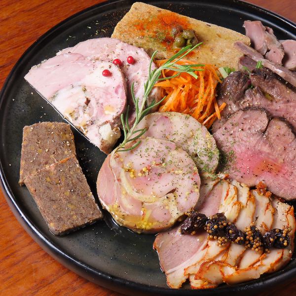 【ワインのお供に◎】こだわりの山形豚使用！シャルキュトリー盛り合わせ