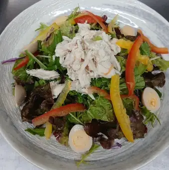 蒸し鶏とうずらの親戚胡麻サラダ