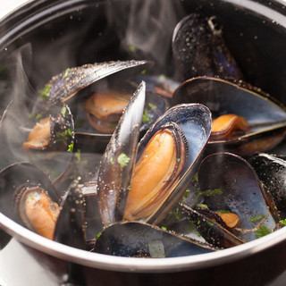 Beer steamed mussels made with your favorite beer from 10 draft beers carefully selected by the draft master.
