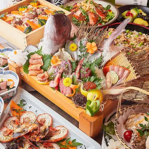 Fresh sashimi, flavorful grilled chicken, and homemade tuna cutlets are popular!