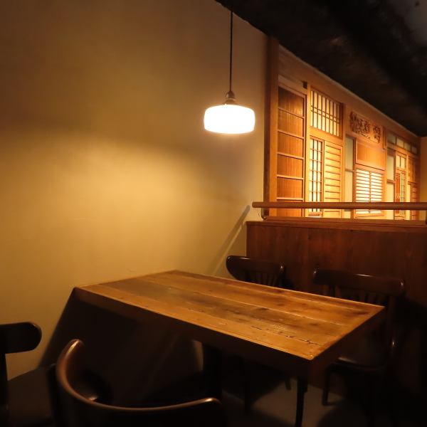 【個室・半個室もご用意！少人数貸切も大歓迎】当店は、個室や半個室、他のお客様から見えないお席を多数ご用意。少人数での貸切や飲み会にもぴったりです♪臨場感と五感を楽しむカウンター席、仲間との会話や食事を楽しむテーブル席、特別空間の個室。幅広いシーンでご利用いただけます。