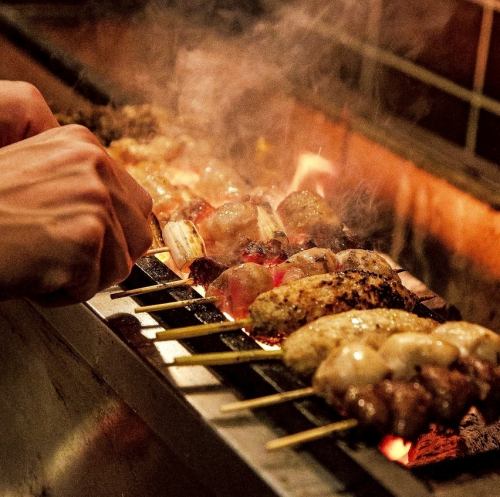 炭火でじっくり焼き上げる串焼き