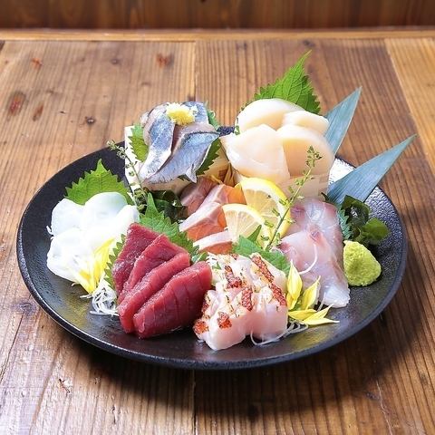 【個室完備】炭火焼鳥とお刺身が人気！２h飲み放題付５０００円