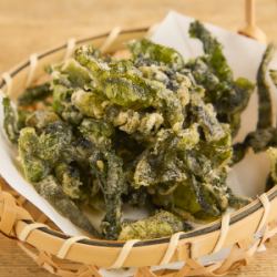 Deep fried wakame seaweed