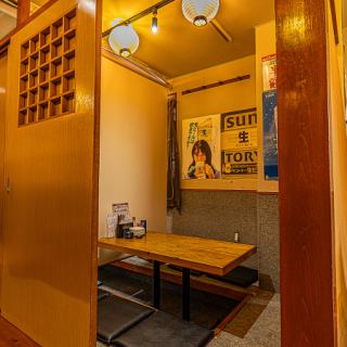 我们宽敞舒适的包间设有下沉式座椅，是小型聚会、约会甚至商务会议的理想之选。您可以悠闲地享用美食，无需担心周围的人！《丰田城/丰田站/居酒屋/包间/饺子/炭烤鸡肉串/畅饮/宴会/酒会/闺蜜之夜/欢送会/欢迎会》