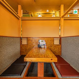 我们的包间设有下沉式座位，是举办宴会的理想场所，可容纳各种规模的团体，从小型聚会到大型宴会均可满足。餐厅位置便利，靠近车站，方便您随时光临。欢迎咨询座位安排和宴会方案！《丰田市/丰田站/居酒屋/包间/饺子/炭烤鸡肉串/畅饮/宴会/酒会/女生之夜/欢送会/欢迎会》