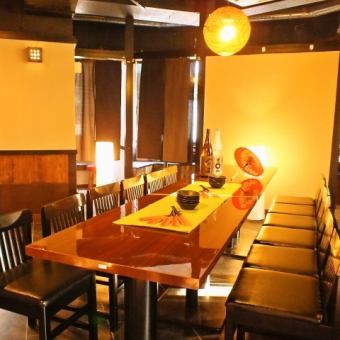 If it's a bar, it's a table seat ◎ You can enjoy your meal while talking without hesitation in a lively atmosphere ♪ Also, the seats are made wider and there is a feeling of openness, so it will not be crowded.Perfect for banquets !!