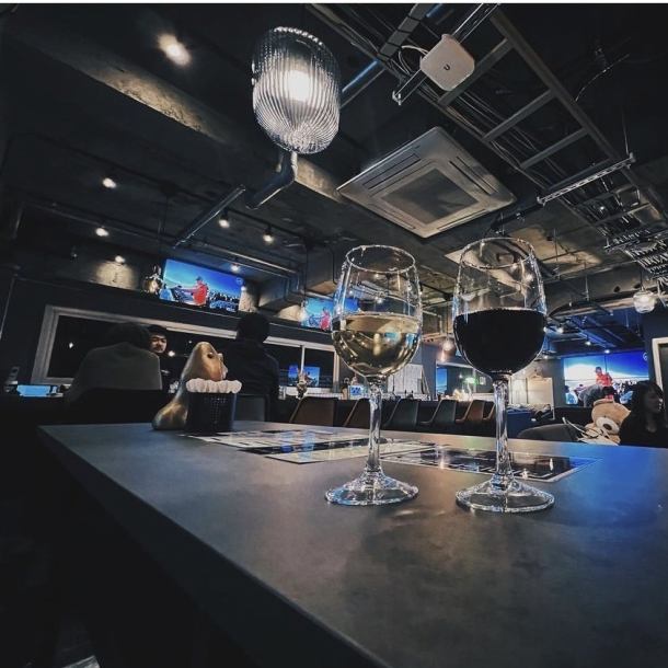 [Special seats with a view of the night view] BULL located on the 10th floor of the building.Good location where you can see the night view from the relaxing sofa seats.With fashionable alcohol.Great for dates and anniversaries!