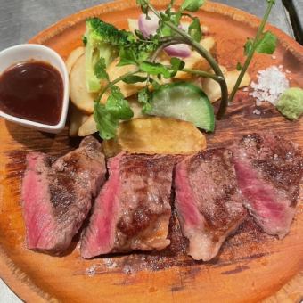 Perfect for year-end and New Year's parties! Shirasu tomato pizza with grilled beef loin. 7 dishes for 6,000 yen (all-you-can-drink included)