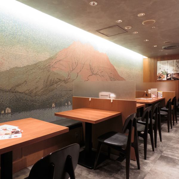 [A large number of people are OK! Table seats] Spacious table seats are available in the back of the store! One side is a sofa seat, so it is safe to use with children and families.Since there are many tables, you can enjoy shabu-shabu and all-you-can-drink for dinner!