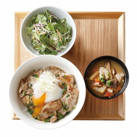 [蓋飯/重磅] 烤黑豬肉蓋飯佐溏心蛋
