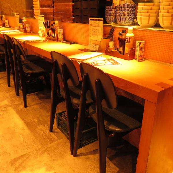 [Alone is welcome] The counter seats can be used by one person without hesitation! All seats can be viewed from the kitchen and you can enjoy the live feeling of cooking! After shopping at LUMINE, you can enjoy the black lid. Enjoy lunch and dinner at!