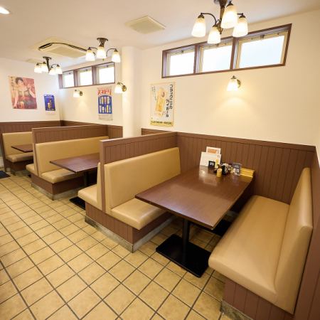 【地元のご友人との時間】様々なシーンに合わせて、お気軽にご利用下さい。会話も気兼ねなく、お食事もゆっくりお愉しみいただけます。