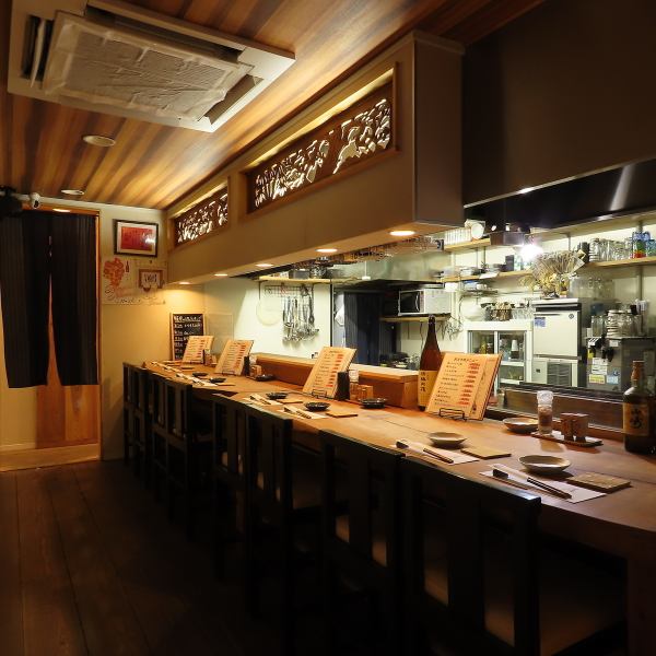 おひとり様の来店も大歓迎！おひとり様でも気軽に立ち寄れて、雰囲気が魅力的な落ち着いたカウンターでこだわり料理をお楽しみいただけます。自分へのご褒美にもピッタリですのでぜひご利用ください♪