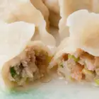 8 个自制饺子（用自制饺子皮）