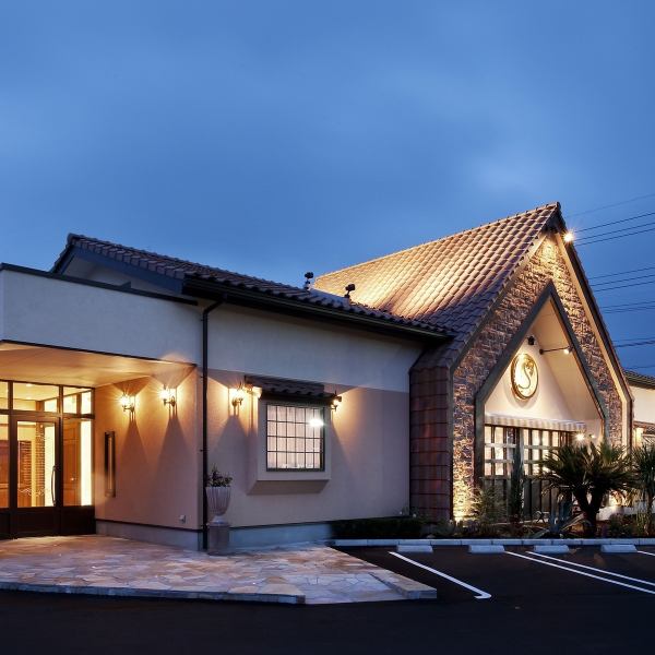 【普段のお食事から貸切宴会まで幅広いシーンにマッチします】高崎ICから車で3分、高崎駅より車で15分とアクセスもよく、駐車場のスペースにも余裕があります。隠れ家的な雰囲気のお洒落な一軒家レストランで、普段のランチや大人数での宴会などをお楽しみいただけます。