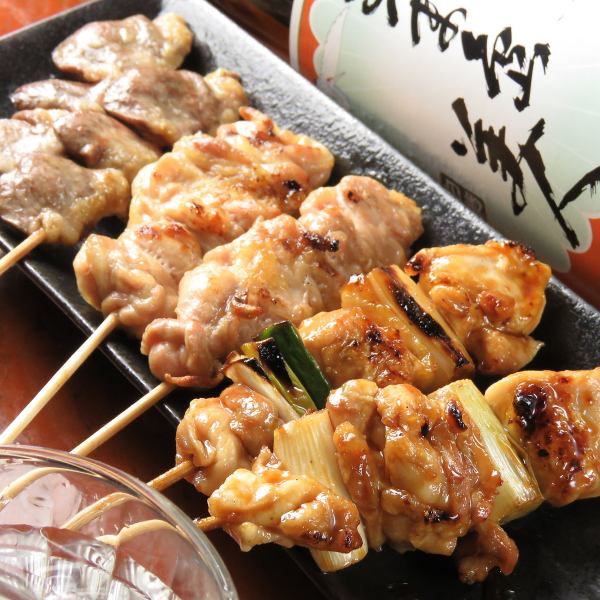 ≪If you come to Yumenoya, this is it…≫ 150 yen per skewer of charcoal-grilled chicken