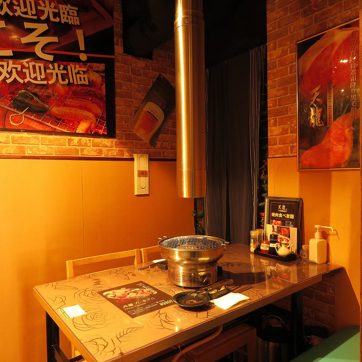 这是一个很受欢迎的私人包间,适合想要进行私密约会或享用轻松用餐的人士。