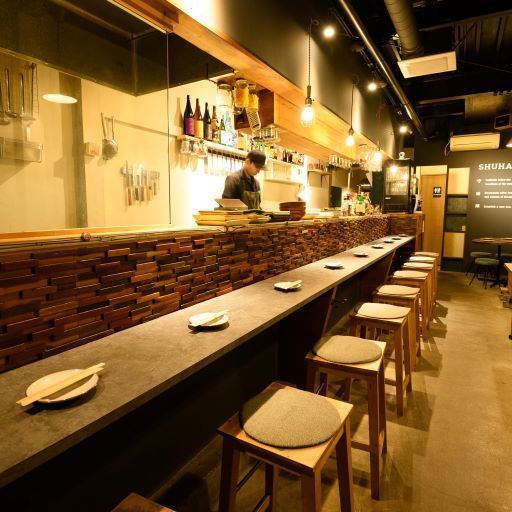 [Counter seats] Special counter seats where you can see the food being prepared right in front of you ♪ You can use it for a date or even by yourself ♪ You can also see it from outside, so it's easy to come in for a quick drink on the way home from work or lunch, or to have a drink with friends. It is also recommended for meals ◎