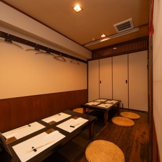 [Semi-private tatami room that seats up to 16 people] The 4-seat tatami room can be connected to create a semi-private room for large parties of up to 16 people.