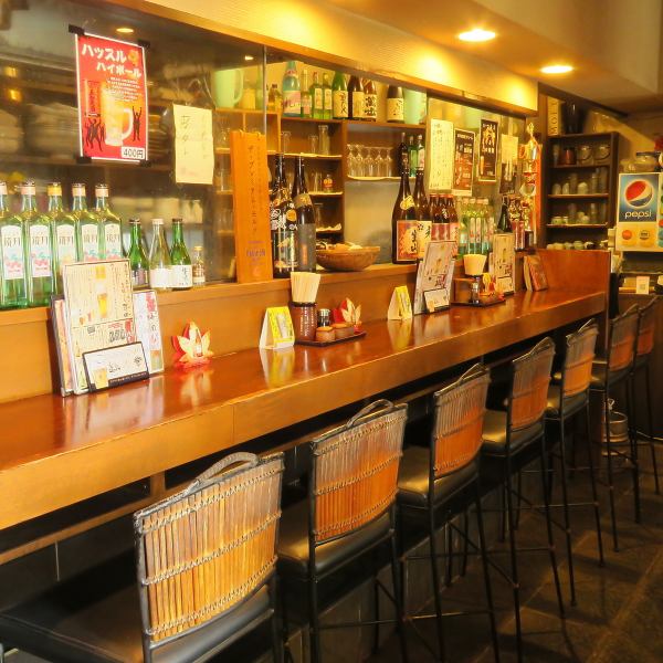 [One person at the counter ~ welcome!] The restaurant has a calm atmosphere, so it is used by a wide range of customers regardless of age, with many regular customers. You can see the cooking scenery through! We have a wide variety of sake as well as food! It is a popular shop for girls-only gatherings ♪
