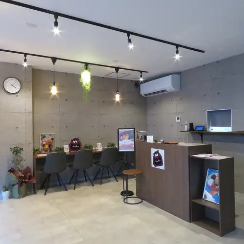 商店门前及合作停车场均设有停车位！欢迎驾车前来！