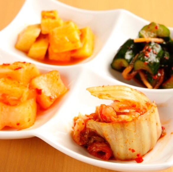 4 kinds of kimchi