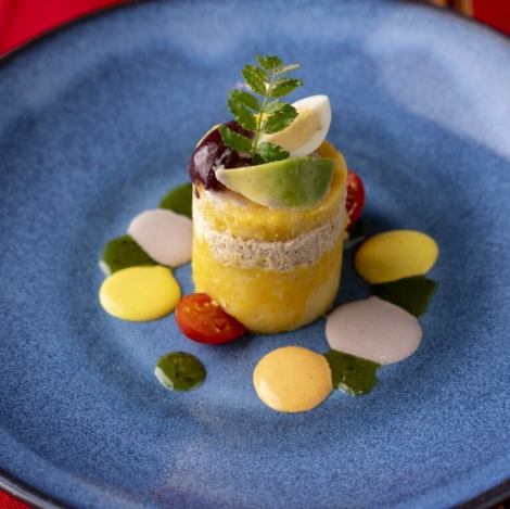 彩り鮮やかなペルーの定番家庭料理「カウサ」