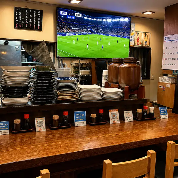 【秋葉原駅から徒歩3分の居酒屋】駅チカのため思いったらすぐにお立ち寄りいただけます！スポーツ観戦などもしながら各種宴会コースもございますので、日々のご宴会・二次会利用にも◎季節の旬の食材と、甕から出す焼酎や珍しい地酒や冷酒などをお楽しみいただけます。