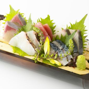 Assorted three kinds of fresh fish sashimi