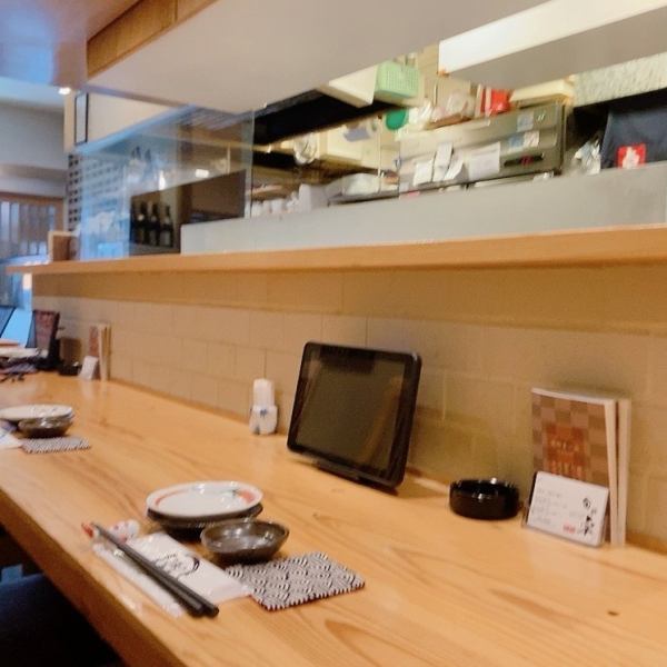 There are counter seats that are easy to use even with a small number of people! Each course can be ordered by 2 people or more.Please spend a special time in a calm atmosphere.