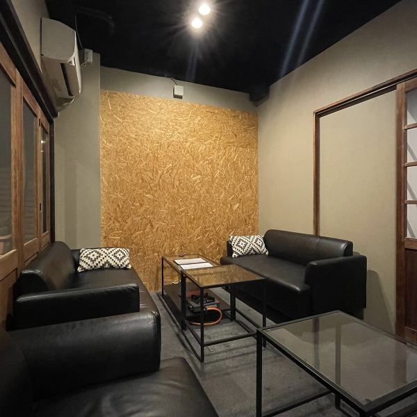 There is a private room with a sofa that can be used by up to 7 people.Please use it in important situations with your loved ones.Enjoy delicious Korean food and alcohol on the sofa.
