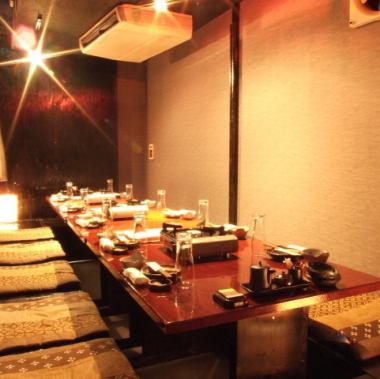 Excavated private room for 10 to 14 people.This room is ideal for banquets.The calm store is popular with young and old, men and women, and various customers.
