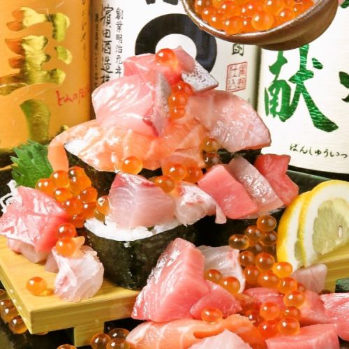 北海道三文鱼子和海鲜溢出寿司