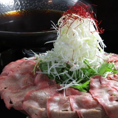 Shikata beef.Beef sukiyaki or marbled beef tongue shabu, and Setouchi fresh fish sashimi included. 10 dishes in total. Extreme meat hot pot course 5,500 yen