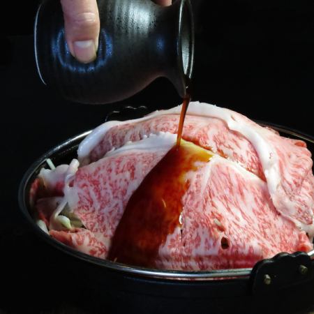 鹿田牛肉。牛肉壽喜燒或雪花牛舌涮鍋，附瀨戶內鮮魚生魚片共10道菜品極肉火鍋套餐5,500日元