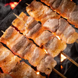 自慢の炭火焼き鳥と九州料理