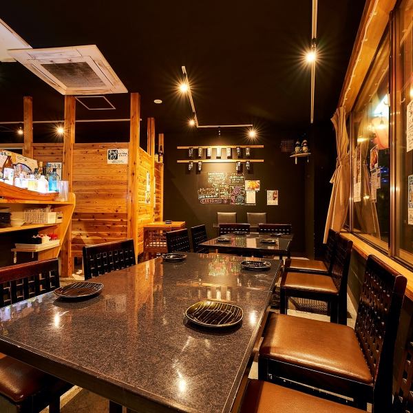 ●テーブル席●開放感あり♪オープンフロアが好きな方のお席です。店内は席間隔が広いためごゆっくりお食事をお楽しみいただけます。お一人様からご家族連れ様まで大歓迎♪会社帰りの一杯にもお気軽にご利用ください♪貸し切り利用も可能です！