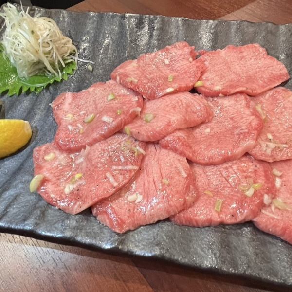 福屋イチオシ！【上タン塩】は、飲食店激戦区で磨かれたクオリティ。お好みの焼き加減、トッピングでどうぞ