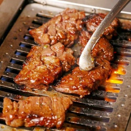 ホルモン焼きには【ガス+鉄板】 角型コンロもオリジナル
