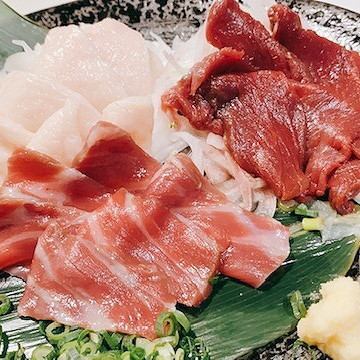 Horse sashimi (three kinds of sashimi)