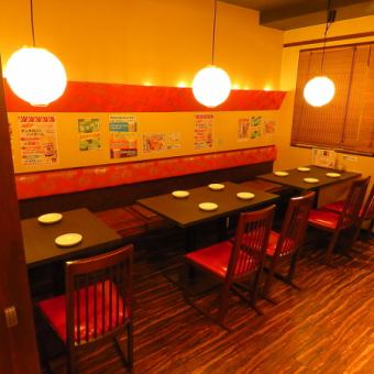 【2名様～10名様用 ソファーシート】少人数から大人数まで幅広くご利用いただける心地よいソファーシート完備！