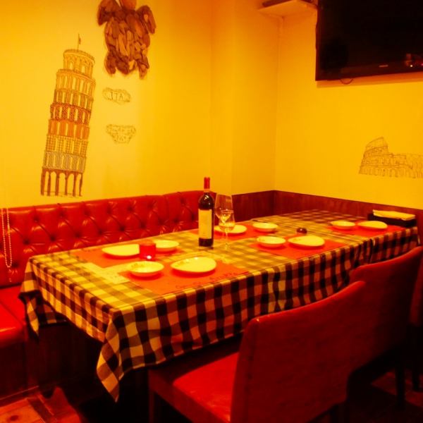 [With a spacious sofa seat ♪] In a space full of atmosphere ... Perfect for meals and banquets with a small number of people ♪ Please feel free to contact the store for details!